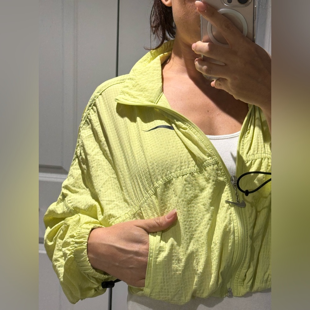 Nike Yellow Ripstop Cropped Jacket - Picture 5 of 9